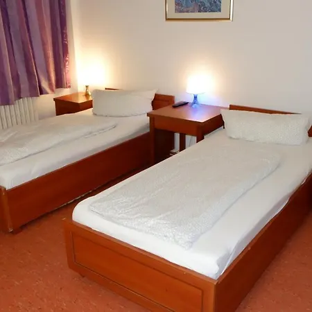 Hostel am Kurtti-3