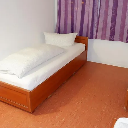 Hostel am Kurtti-2